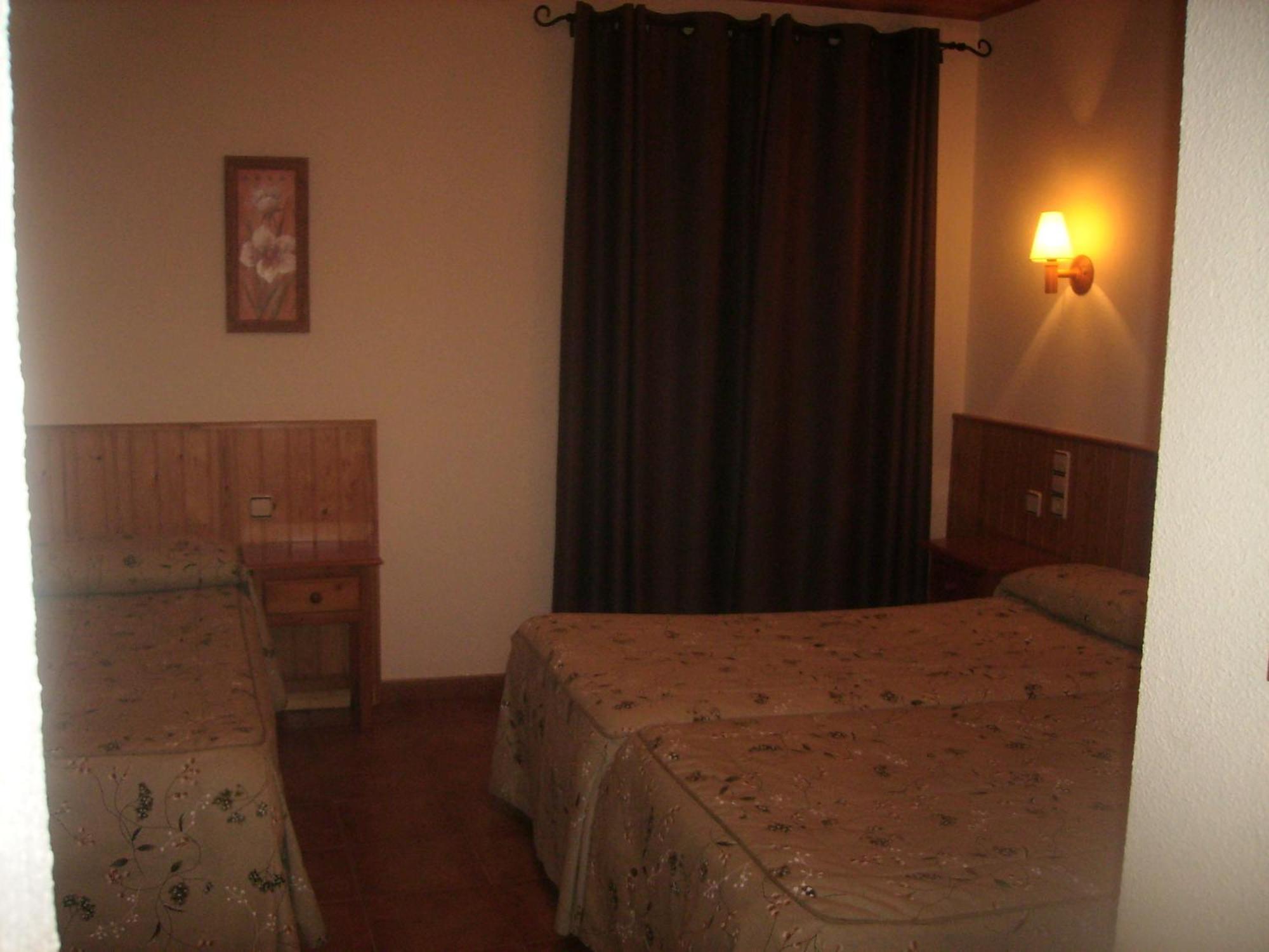 Hostal Pernalle Ерілл-ла-Валл Екстер'єр фото