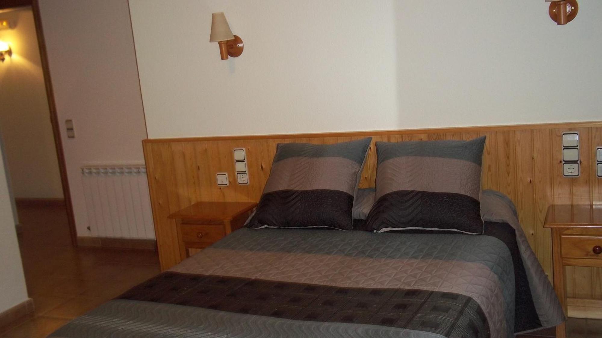 Hostal Pernalle Ерілл-ла-Валл Екстер'єр фото