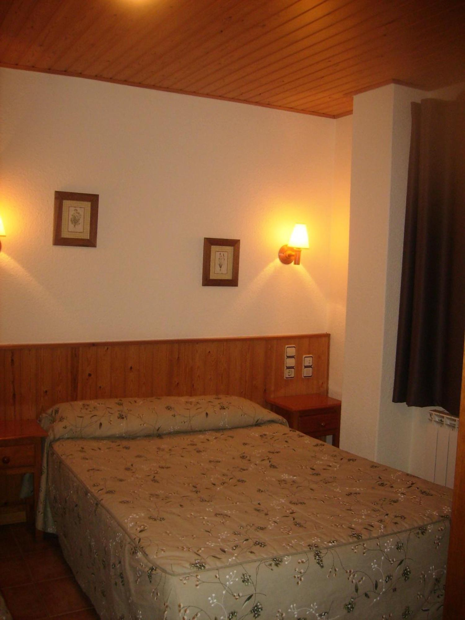 Hostal Pernalle Ерілл-ла-Валл Екстер'єр фото